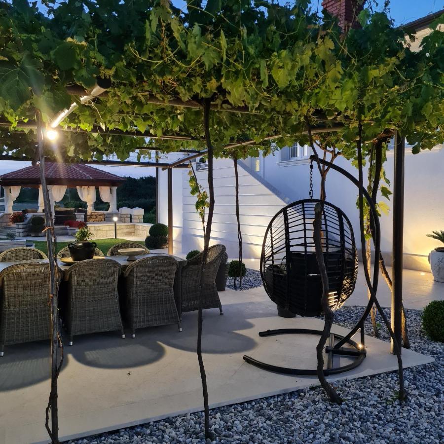 Holiday Apartment Villa Bianca Pazin Bagian luar foto